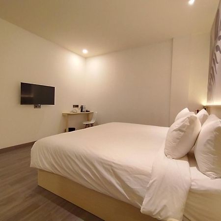 True Blue Hotel Menteng Giacarta Esterno foto