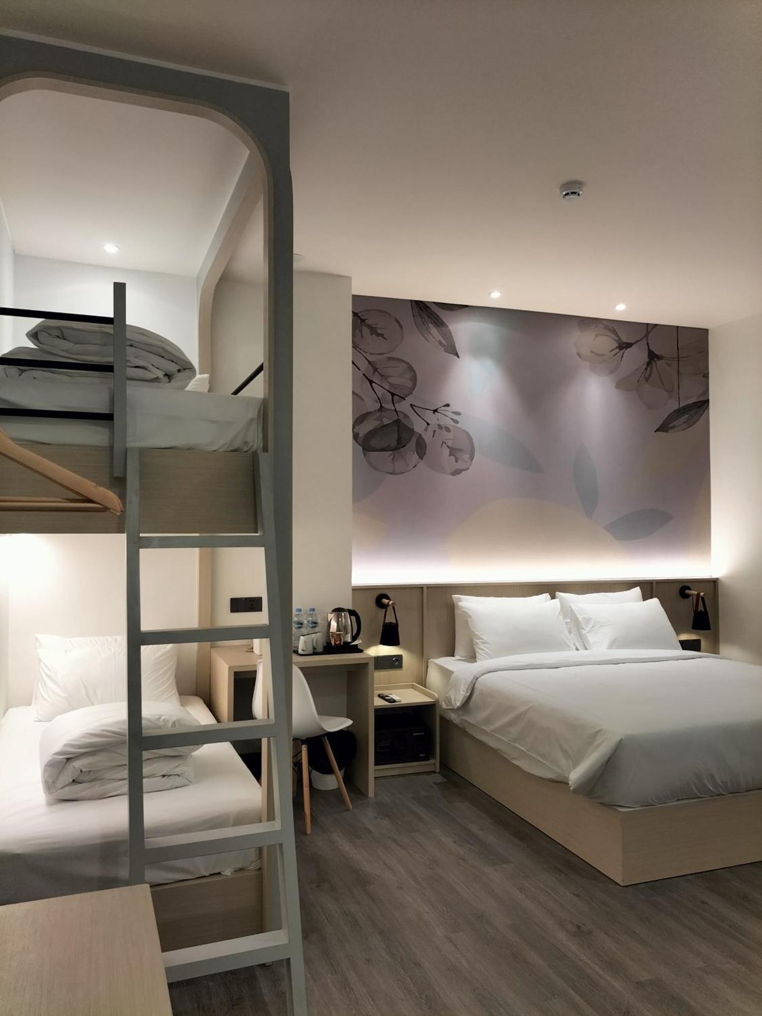 True Blue Hotel Menteng Giacarta Esterno foto