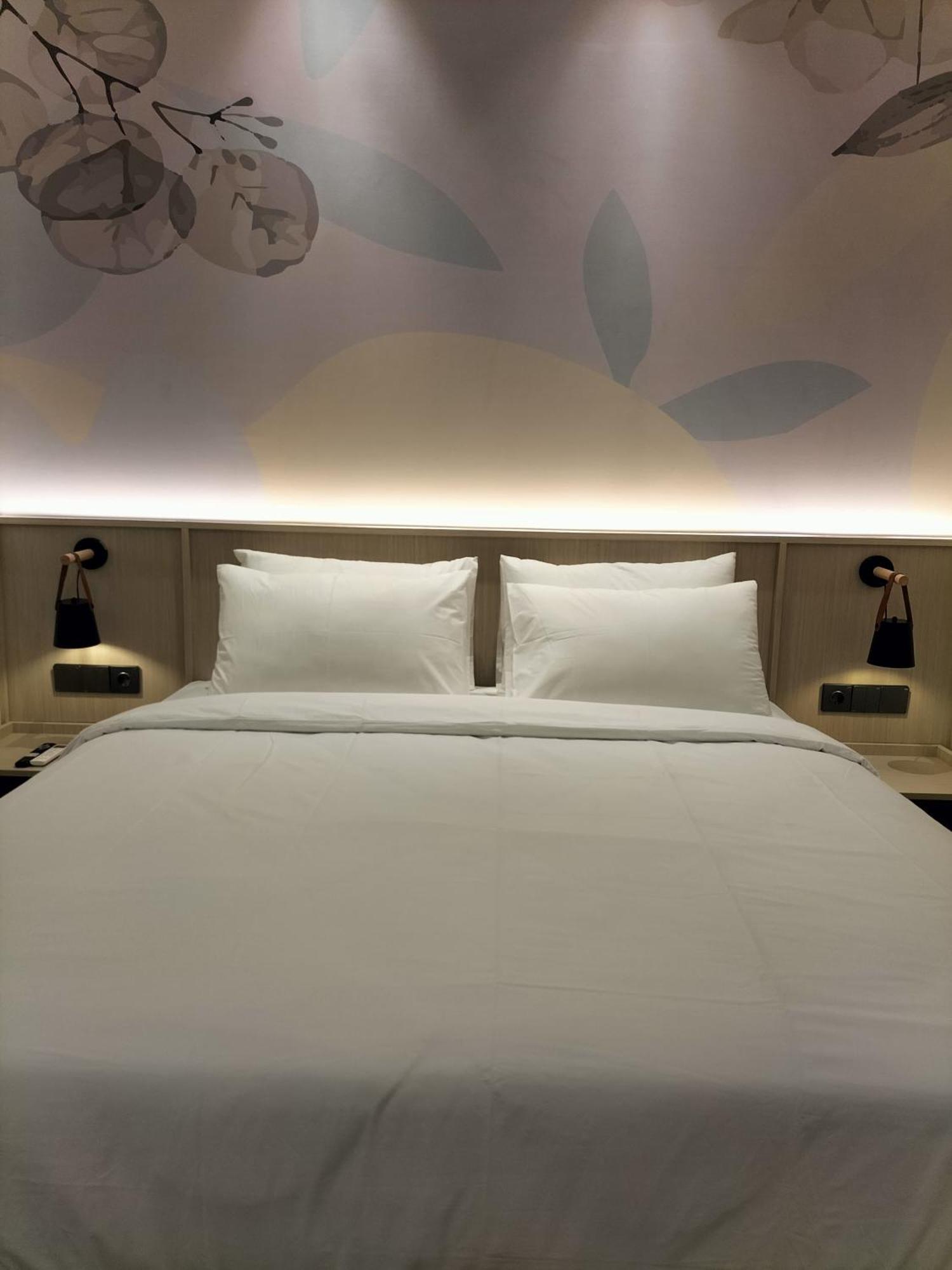True Blue Hotel Menteng Giacarta Esterno foto