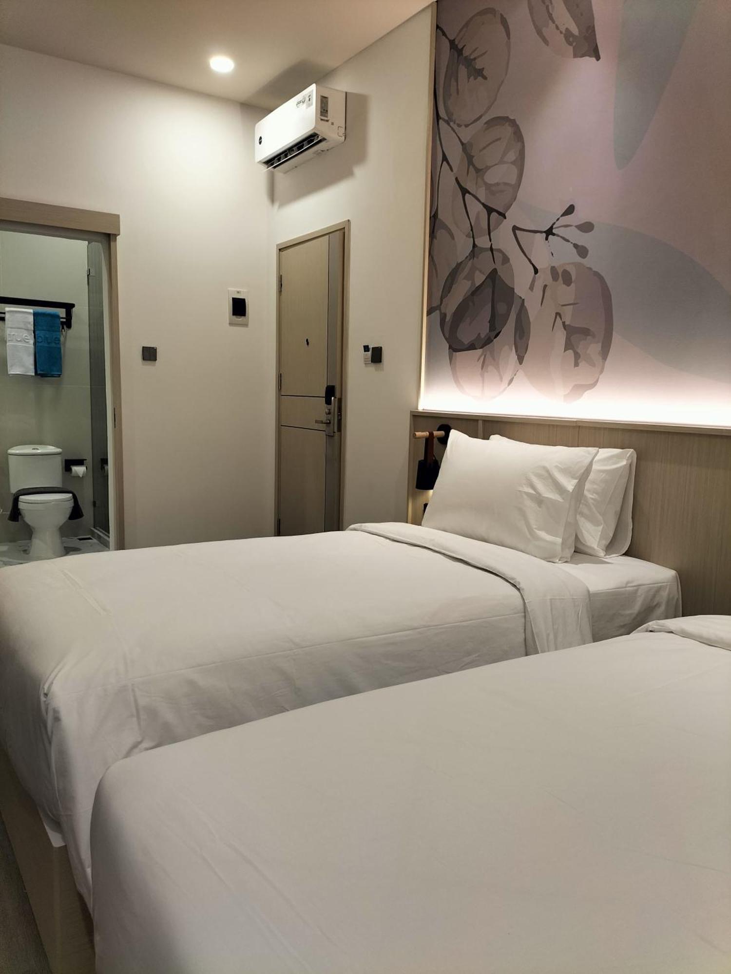 True Blue Hotel Menteng Giacarta Esterno foto