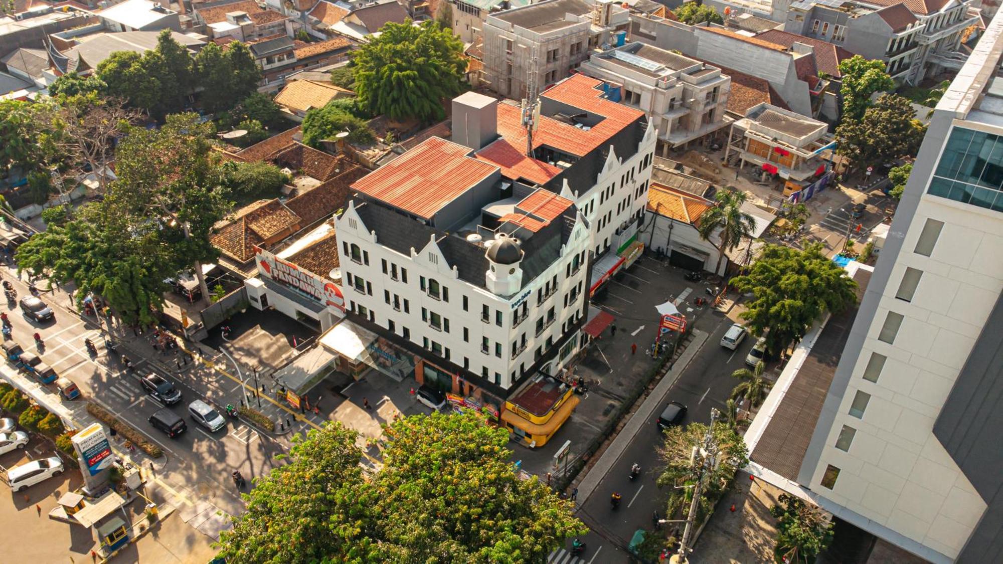 True Blue Hotel Menteng Giacarta Esterno foto