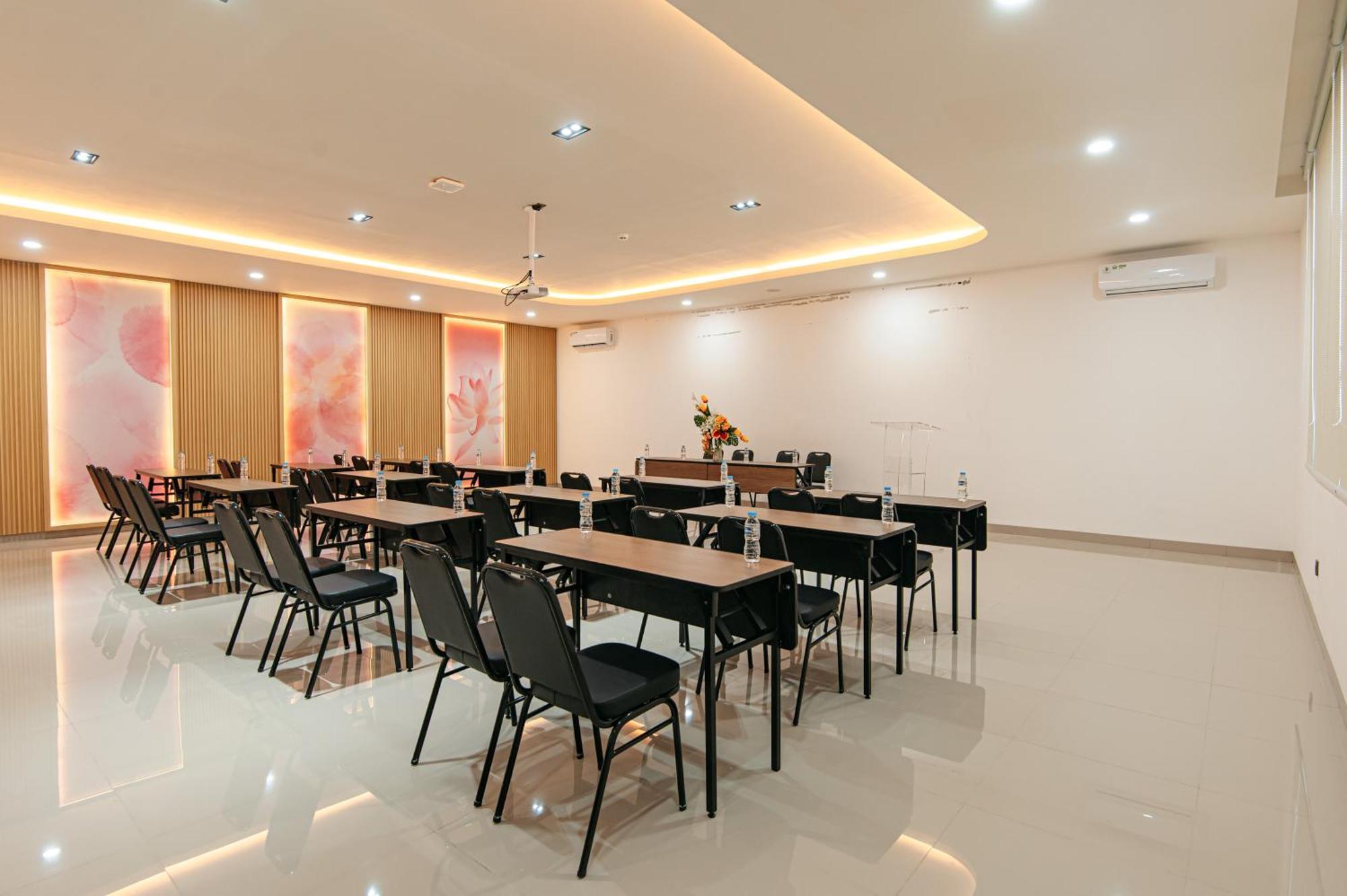 True Blue Hotel Menteng Giacarta Esterno foto