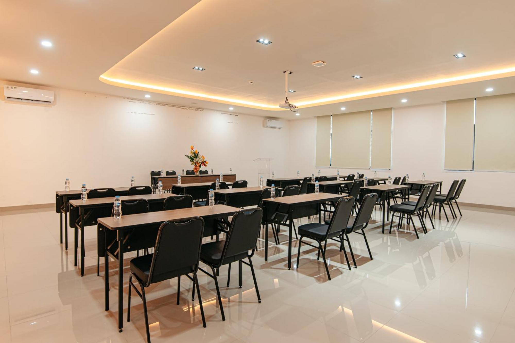 True Blue Hotel Menteng Giacarta Esterno foto