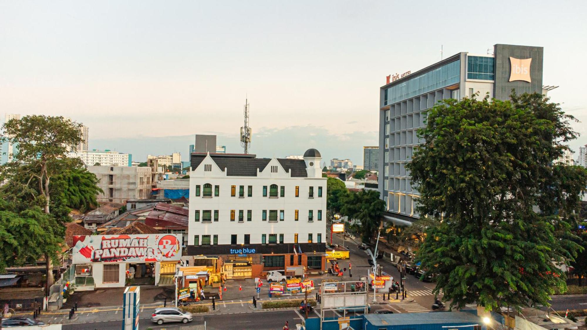 True Blue Hotel Menteng Giacarta Esterno foto