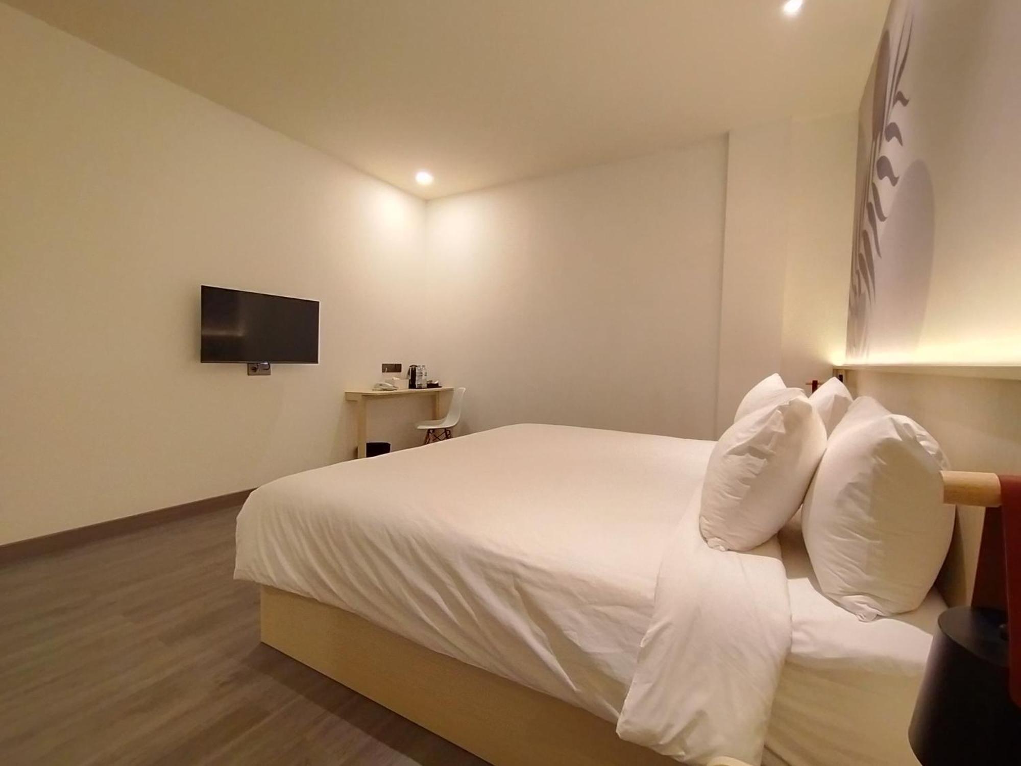 True Blue Hotel Menteng Giacarta Esterno foto