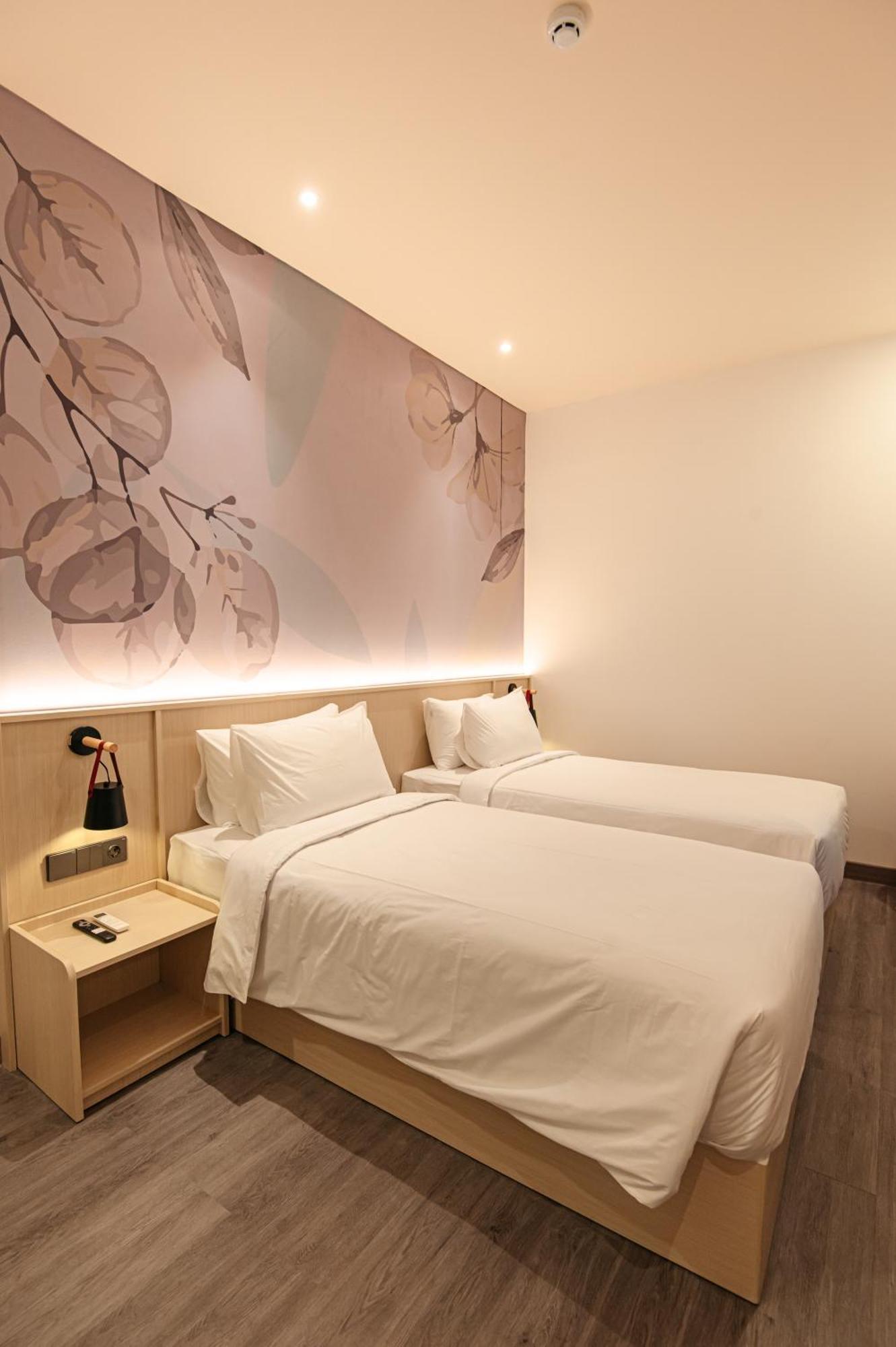 True Blue Hotel Menteng Giacarta Esterno foto